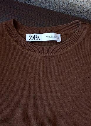 Коричневый трикотажный кроп-топ zara в рубчик, размер s