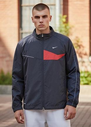 500 грн 
вінтажна чоловіча вітрівка nike running track jacket
розмір l