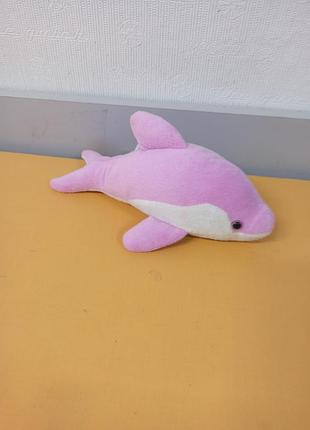 Мягкая игрушка дельфин розового цвета