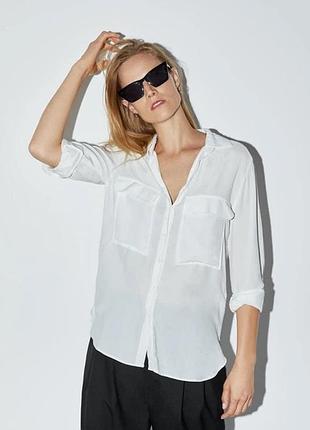 Белая рубашка zara с большими карманами