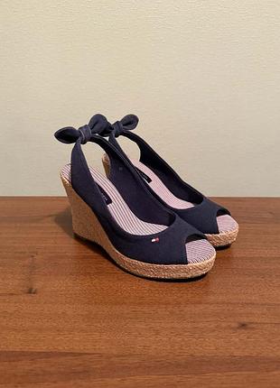 Босоніжки tommy hilfiger еспадрильї танкетка 39 (25см) нові