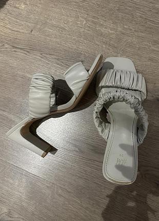Мюлі бренду h&m