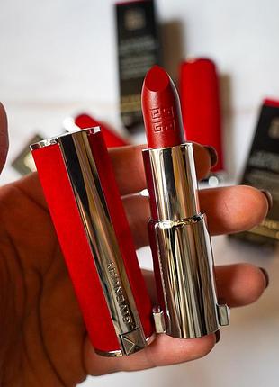Матова помада  le rouge deep velvet