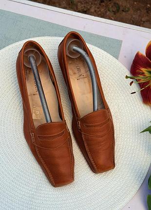 Кожаные мягкие аккуратные туфли лоферы италия 38р