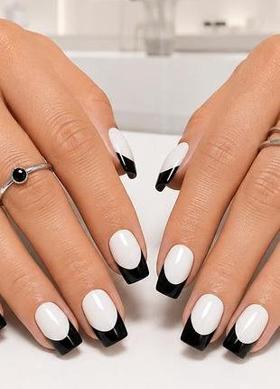 Press-on nails noir pearl — короткі квадратні накладні нігті в чорно-білому стилі, комплект 24 шт.