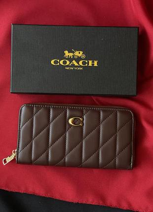 Женский кошелек coach quilted leather zip around long walle коричневый большой коуч