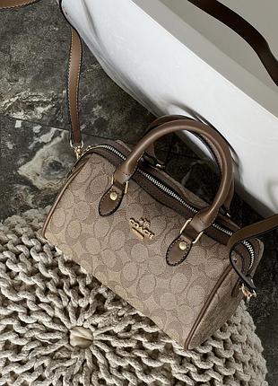 Сумка женская coach mini rowan crossbody in signature бежевый коуч бочонок