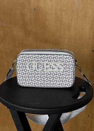 Сумка жіноча кремова на широкому ремені guess big logo гес крос-боді