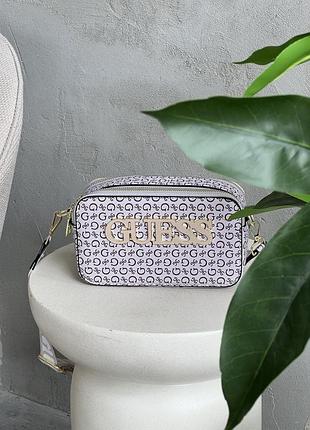Сумка жіноча сіре-бежева на широкому ремені guess big logo гесс крос-боді