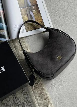 Жіноча сумка-багет coach kleo коричневий через плечі коуч