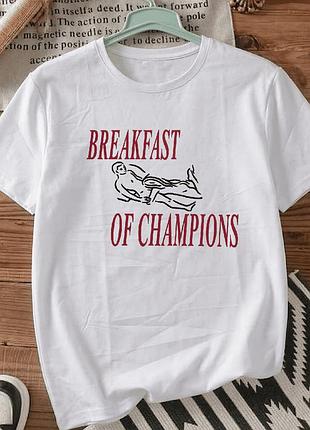 Белая футболка с принтом «breakfast of champions — women’s edition» размер м. мемные принты. футболки для женщин и мужчин.