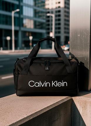 Сумка с большим лого calvin klein черная
