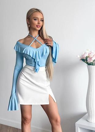 Лонгслив женский с декольте и рюшами