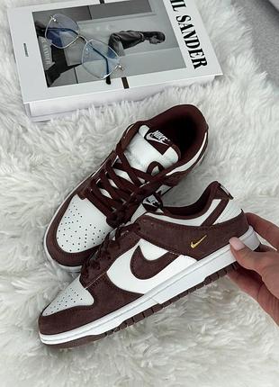 Dunk low sail/ red sepia-metallic gold