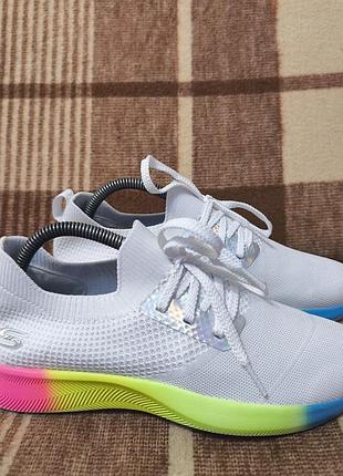 Женские кроссовки skechers