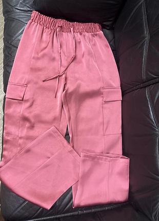 Шикарні атласні штани карго primark s