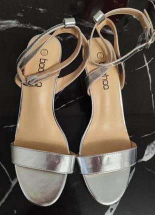 Босоножки boohoo.
