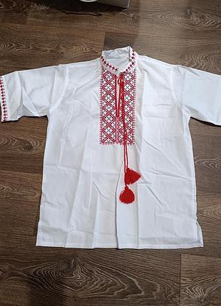 Мужская/мальчачья рубашка-вышиванка с коротким рукавом.