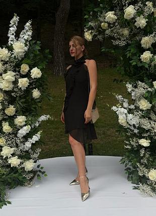 Красива чорна сукня
