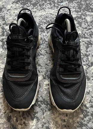 Продаю кросівки nike react live 3