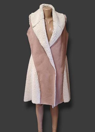 Подовжена тепла жилетка безрукавка на запах