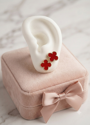 Элегантные серьги в стиле van cleef (конюшина) с красной эмалью | медицинская сталь
