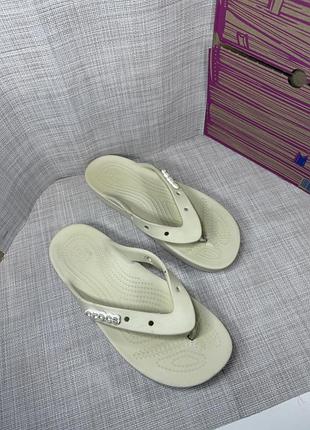 Оригінальні шльопанці crocs вʼєтнамки