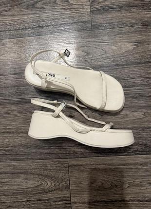 Босоніжки zara