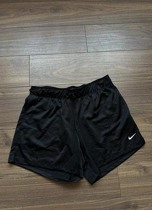 Жіночі спортивні шорти nike