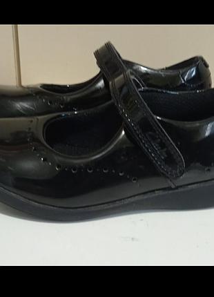 Брендові шкіряні супер легкі  туфлі clarks.