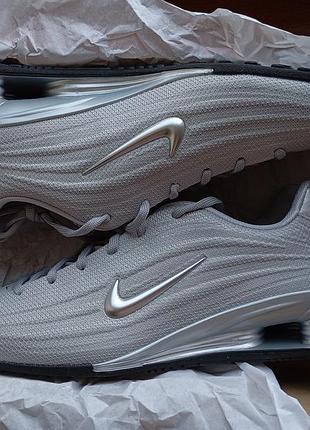 Серебристые кроссовки nike w shox z hq7540-001 оригинал в расцветке «silver/black/metallic silver» новые р.39