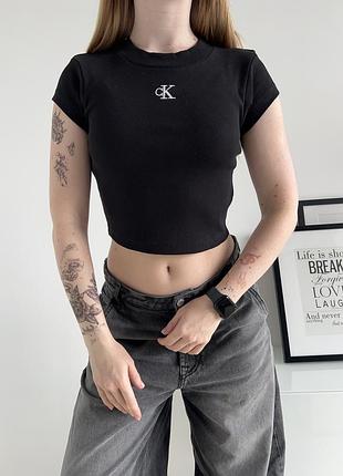Укорочена футболка топ в рубчик ck calvin klein