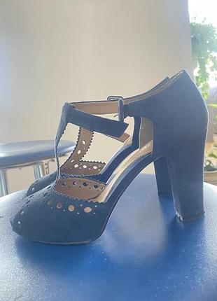 Замшеві босоніжки clarks
