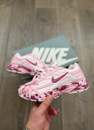 Стильні жіночі кросівки nike initiator custom spot pink