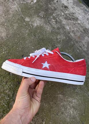Вінтажні червоні замшеві низькі кеди converse з маленьким логотипом й білими елементами