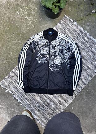 Вінтажний рідніснісний жіночий зіп світшот adidas в японському стилі з фірмовими смужками на рукавах малюнком квітів й великим логотипом на спині
