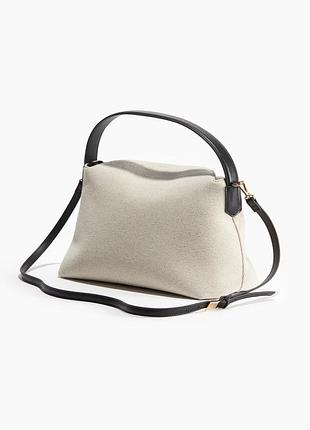 Сумка h&m canvas shoulder bag у світло-бежевому кольорі.