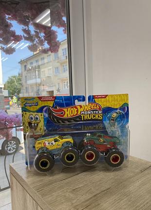 Дитяча іграшка (ігровий набір) hot wheels monster trucks spongebob squarepants & plankton (набір машинок монстр траки губка боб і планктон)