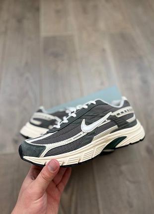 Стильні кросівки nike initiator grey beige