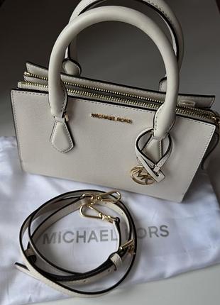 Сумка michael kors sheila у кремовому кольорі елегантна модель для святкового та повсякденного використання з золотою фурнітурою на змійці