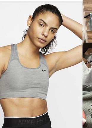 Топ від бренду nike