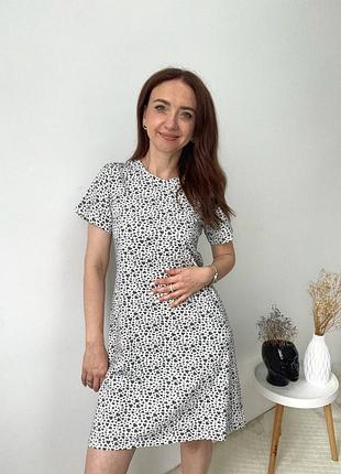 Стильная туника или ночная рубашка на короткий рукав из хлопка белого цвета в принт черные сердечки