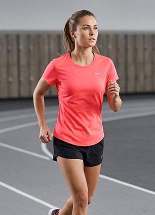 Яскрава спортивна футболка nike running (dri-fit) жіноча бігова футболка
