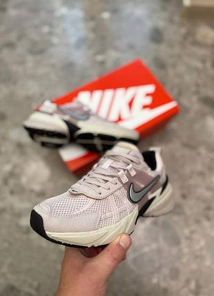 Стильные женские кроссовки nike v2k run pure platinum &amp; wolf pink