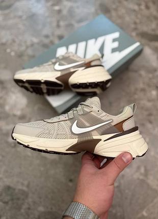 Стильні жіночі кросівки nike v2k runtekk grey brown