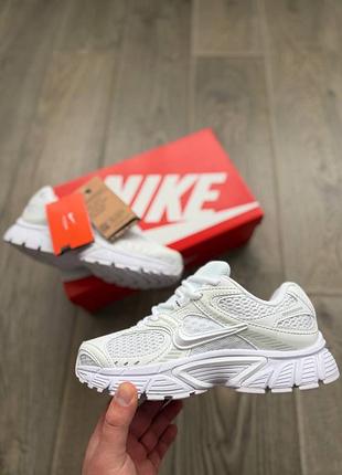 Стильні жіночі кросівки nike zoom vomero 5 rnr white