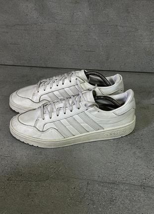 Оригінальні кросівки adidas
