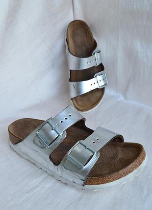 Шльопанці birkenstock  arizona  з металевим сріблястим покриттям 36 розміру 23 см по устілці
