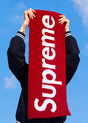 Красный ковер ручной работы с белыми буквами supreme, street style декор для дома