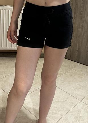 Спортивні шорти nike